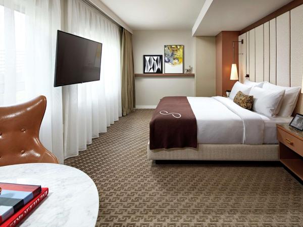 The Statler Dallas, Curio Collection By Hilton : photo 2 de la chambre king room with living area