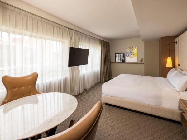 The Statler Dallas, Curio Collection By Hilton : photo 3 de la chambre king room with living area