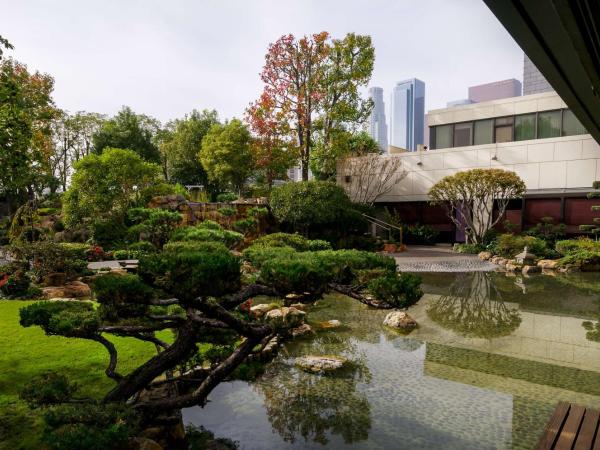 Doubletree by Hilton Los Angeles Downtown : photo 1 de la chambre chambre lit queen-size - vue sur jardin