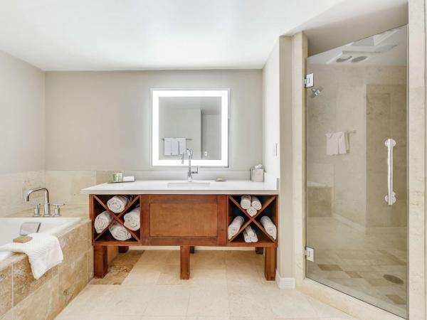 Hilton Phoenix Tapatio Cliffs Resort : photo 6 de la chambre suite 2 chambres avec 2 lits king-size