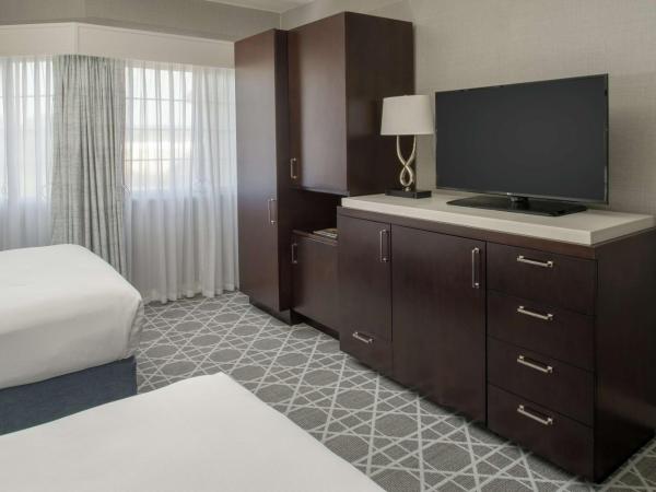 Hilton San Diego/Del Mar : photo 2 de la chambre chambre avec 2 lits queen-size et baignoire - accessible aux personnes à mobilité réduite