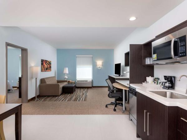 Home2 Suites by Hilton Charlotte University Research Park : photo 1 de la chambre suite 1 chambre lit king-size