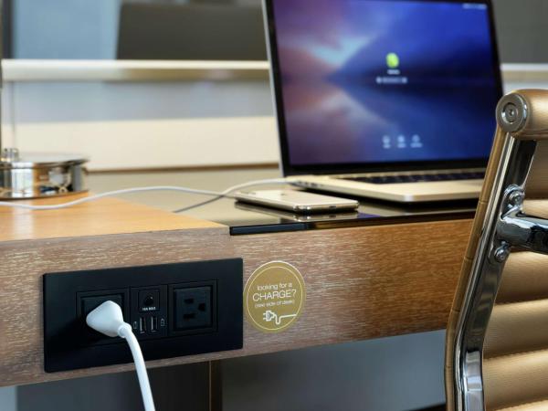 DoubleTree by Hilton Hotel Dallas Campbell Centre : photo 1 de la chambre suite junior lit king-size - non-fumeurs