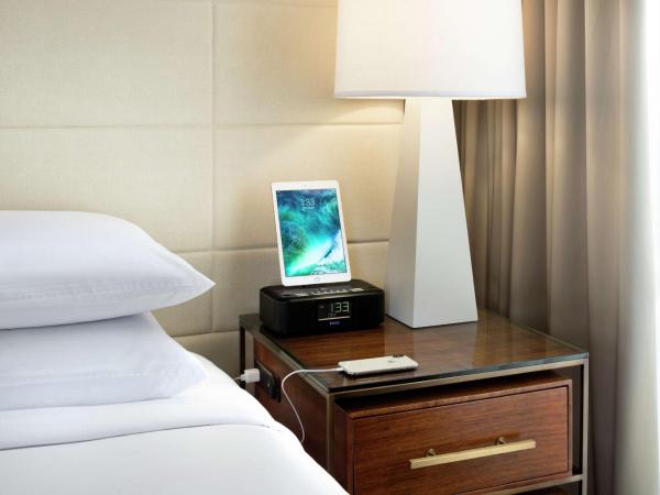 DoubleTree by Hilton Hotel Dallas Campbell Centre : photo 4 de la chambre suite junior lit king-size - non-fumeurs