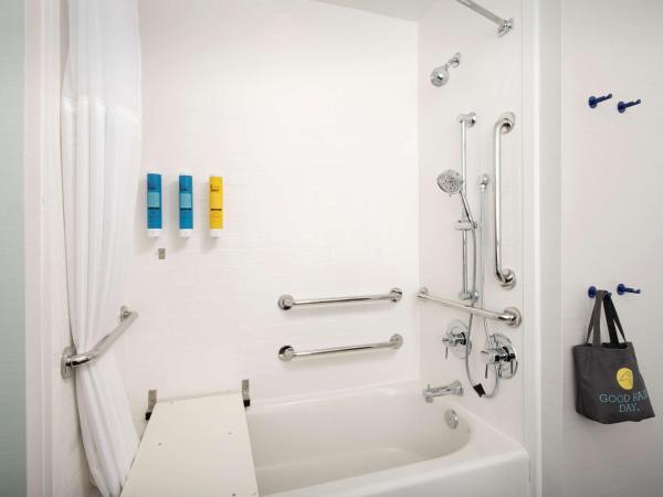 Tru By Hilton San Antonio Downtown Riverwalk : photo 2 de la chambre chambre lit king-size avec baignoire - adaptée aux malentendants