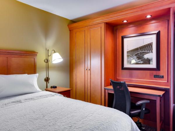 Hampton Inn Pittsburgh Greentree : photo 1 de la chambre chambre lit king-size