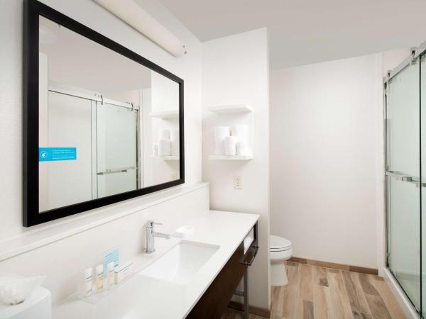 Hampton Inn & Suites San Antonio Lackland AFB SeaWorld : photo 4 de la chambre chambre lit king-size