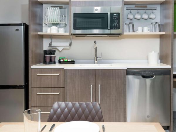 Home2 Suites By Hilton Orlando Near Universal : photo 3 de la chambre suite 1 chambre lit king-size - non-fumeurs