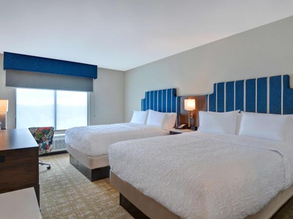 Hampton Inn & Suites Nashville Downtown Capitol View, Tn : photo 1 de la chambre chambre avec 2 grands lits queen-size 