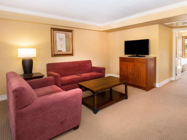 Hilton Phoenix Resort at the Peak : photo 3 de la chambre suite lit king-size ambassador