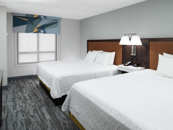 Hampton Inn & Suites Memphis-Beale Street : photo 2 de la chambre suite 1 chambre lit king-size avec canapé-lit et cuisine