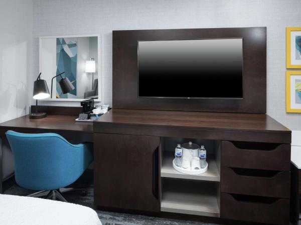 Hampton Inn & Suites Memphis-Beale Street : photo 2 de la chambre chambre 2 lits queen-size - non-fumeurs