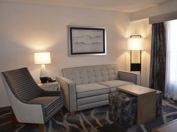 Homewood Suites by Hilton Phoenix-Biltmore : photo 2 de la chambre one-bedroom suite with 2 double beds and sofa bed with fireplace