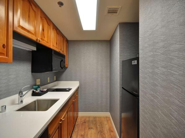 Homewood Suites by Hilton Phoenix-Biltmore : photo 4 de la chambre king suite with accessible tub - mobility and hearing access/non-smoking