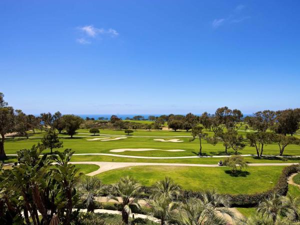 Hilton La Jolla Torrey Pines : photo 4 de la chambre chambre lit king-size avec terrasse - vue sur golf