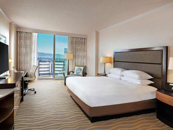 DoubleTree by Hilton San Diego-Mission Valley : photo 2 de la chambre chambre king-size de luxe avec balcon - dernier Étage