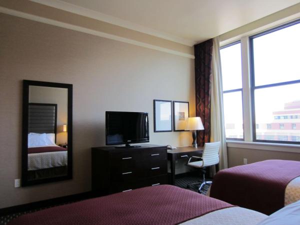 Embassy Suites Saint Louis - Downtown : photo 7 de la chambre suite avec 2 lits queen-size - non-fumeurs