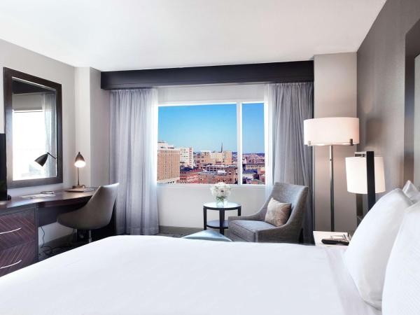 Hilton Baltimore Inner Harbor : photo 4 de la chambre chambre lit king-size - pour personnes malentendantes