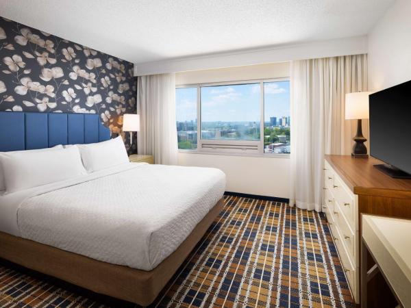 Embassy Suites by Hilton Atlanta Buckhead : photo 1 de la chambre suite lit king-size - vue sur ville
