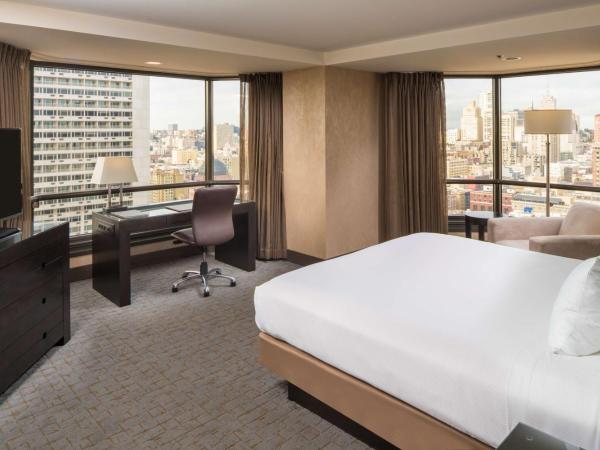 Hilton Parc 55 San Francisco Union Square : photo 4 de la chambre suite lit king-size - vue sur baie