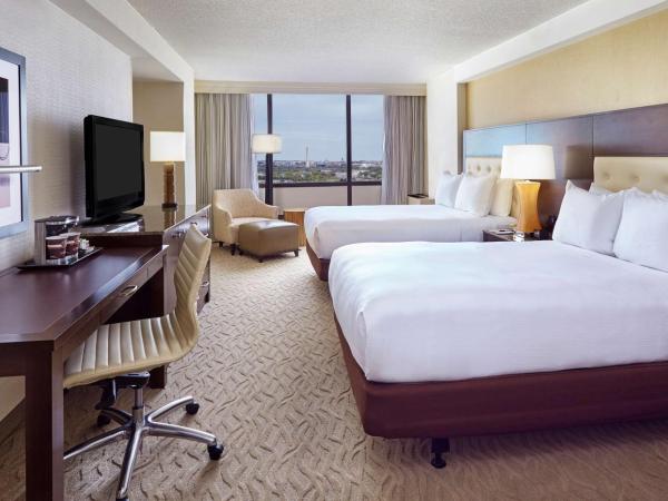 DoubleTree by Hilton Washington DC - Crystal City : photo 2 de la chambre chambre double avec 2 lits doubles - vue sur ville