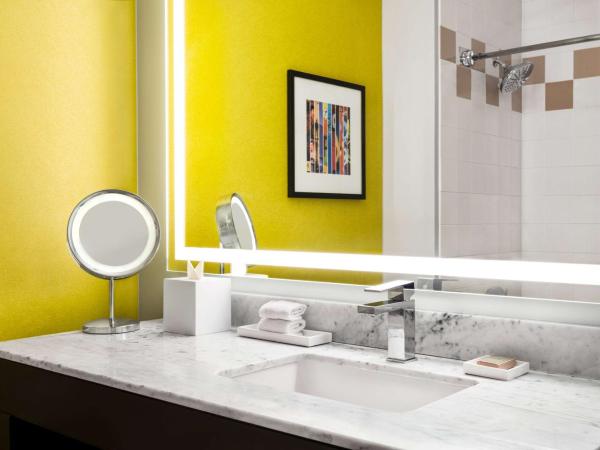 Hilton Motif Seattle : photo 4 de la chambre chambre lit king-size