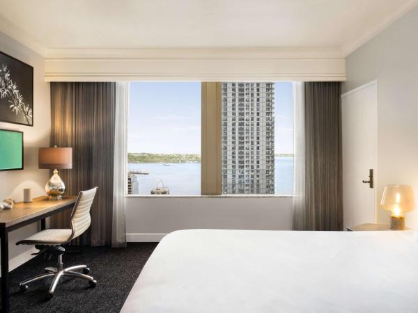 Hilton Motif Seattle : photo 2 de la chambre chambre king avec vue partielle sur l'eau