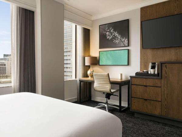 Hilton Motif Seattle : photo 4 de la chambre chambre king avec vue partielle sur l'eau