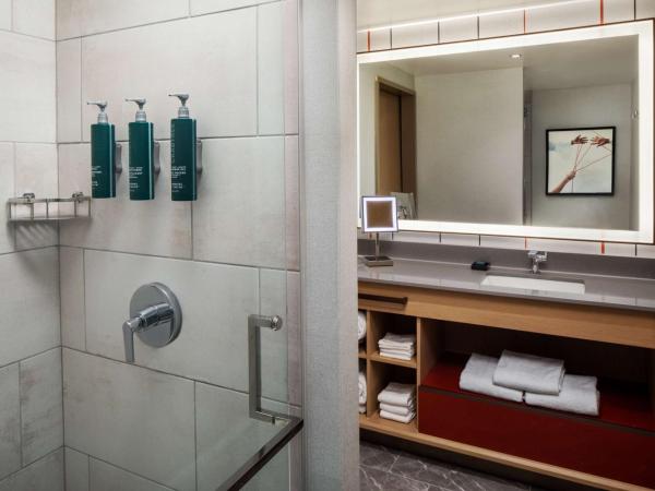 Hilton Columbus Downtown : photo 4 de la chambre suite d’angle lit king-size