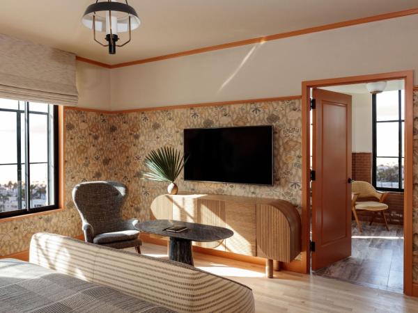 Santa Monica Proper Hotel, a Member of Design Hotels : photo 10 de la chambre chambre lit king-size premier - landmark