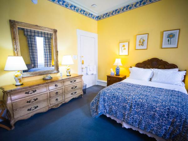 La Reserve Bed and Breakfast : photo 2 de la chambre chambre lit queen-size avec salle de bains commune n° 2