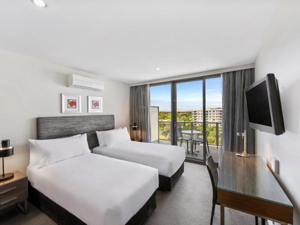 Adina Serviced Apartments Canberra Dickson : photo 1 de la chambre chambre double ou lits jumeaux standard avec balcon