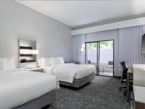 Courtyard Tampa Brandon : photo 1 de la chambre chambre avec 2 lits queen-size