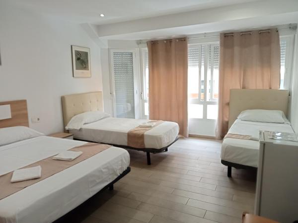 Pensión Portugal : photo 2 de la chambre chambre quadruple avec salle de bains privative séparée