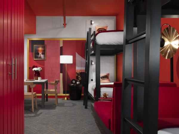 Angad Arts Hotel : photo 1 de la chambre lits superposés doubles