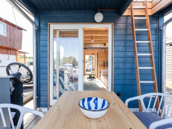 Tolles Tiny-Hausboot GÜNTER mit Dachterrasse : photo 6 de la chambre mobile home