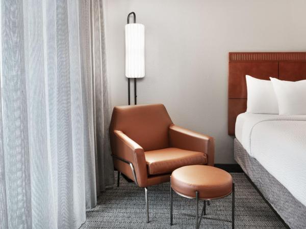 Courtyard by Marriott Memphis Airport : photo 2 de la chambre chambre lit king-size