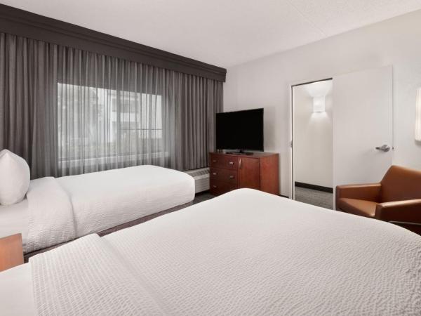 Courtyard by Marriott Memphis Airport : photo 7 de la chambre suite double avec 2 lits doubles - vue sur cour