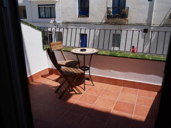 Hostal Marina Cadaqués : photo 7 de la chambre chambre double avec terrasse
