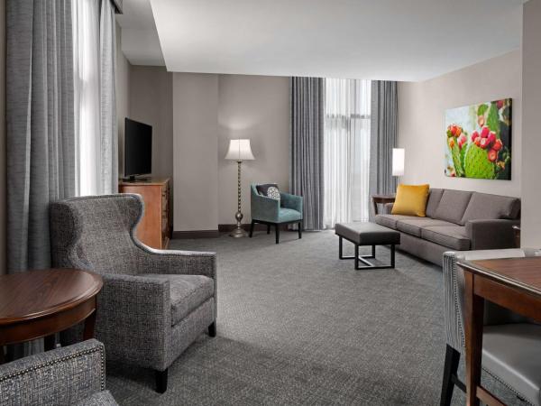 Embassy Suites San Antonio Riverwalk-Downtown : photo 3 de la chambre suite d'angle avec 2 lits queen-size