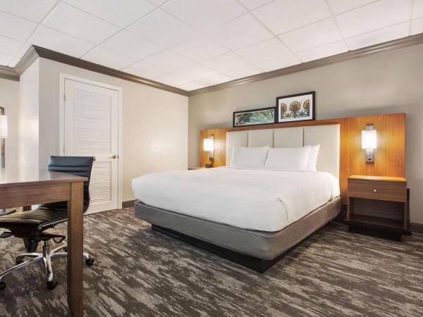 DoubleTree by Hilton New Orleans : photo 7 de la chambre suite junior lit king-size avec coin salon