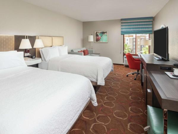 Hampton Inn Tropicana : photo 4 de la chambre suite avec 2 lits queen-size et canapé-lit - non-fumeurs