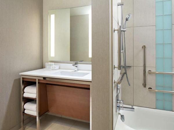 Homewood Suites by Hilton San Diego Hotel Circle/SeaWorld Area : photo 10 de la chambre suite 2 chambres avec baignoire - accessible aux personnes à mobilité réduite