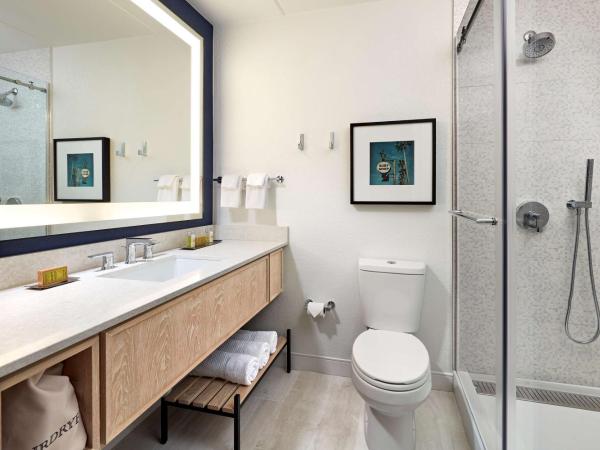 Hotel MDR Marina del Rey- a DoubleTree by Hilton : photo 5 de la chambre chambre lit king-size