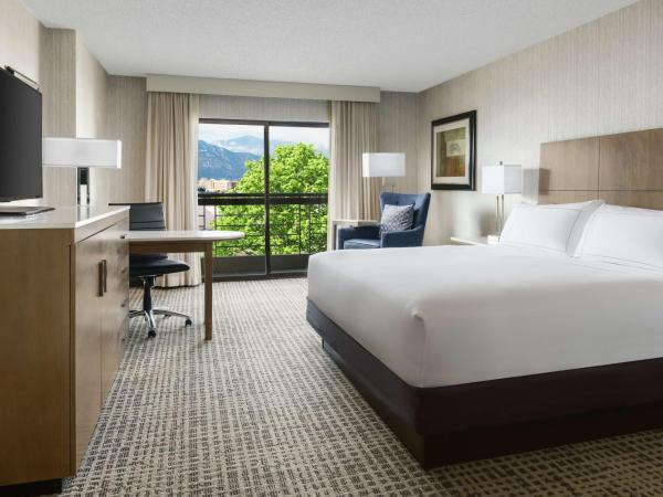 DoubleTree by Hilton Colorado Springs : photo 1 de la chambre chambre lit king-size premium - Étage Élevé