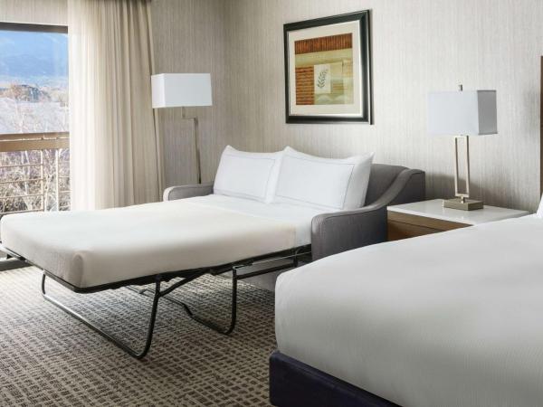 DoubleTree by Hilton Colorado Springs : photo 1 de la chambre chambre king standard avec canapé-lit