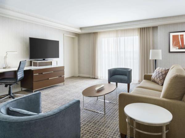 DoubleTree by Hilton Colorado Springs : photo 2 de la chambre suite présidentielle lit king-size