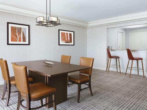 DoubleTree by Hilton Colorado Springs : photo 4 de la chambre suite présidentielle lit king-size