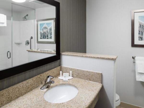 Courtyard by Marriott Austin Parmer Tech Ridge : photo 1 de la chambre chambre lit king-size avec canapé-lit