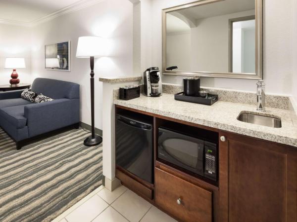 Embassy Suites by Hilton Tampa Brandon : photo 1 de la chambre suite 2 pièces avec lit king-size - non-fumeurs